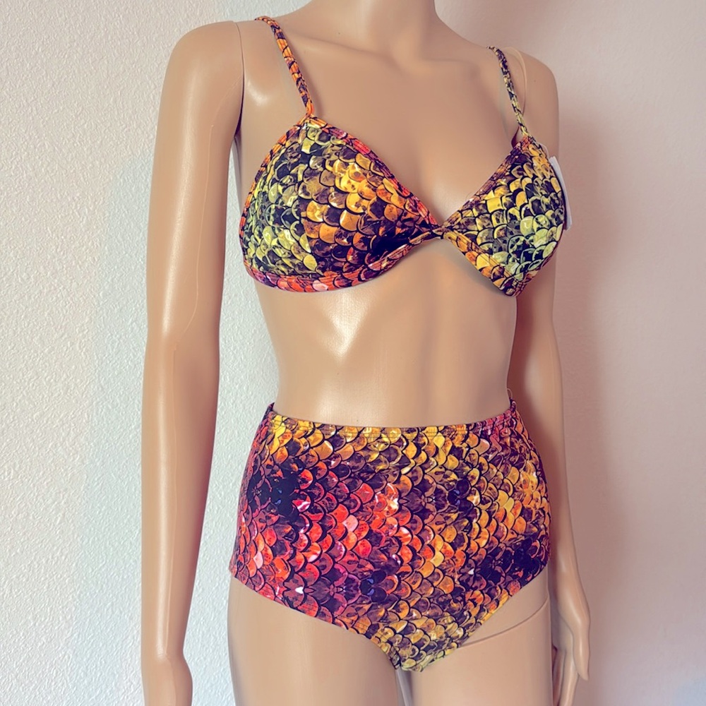 Beautiful Bikini Set Large NWT Made in Brazil